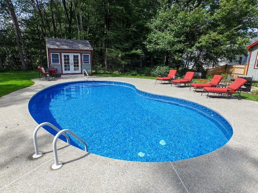How Long Do Gunite and Vinyl Liner Pools Last?