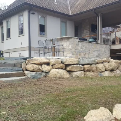 Henry Bona Pools & Spas - Backyard Hardscaping
