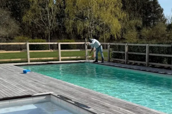 Henry Bona Pools & Spas - Man Cleaning Pool