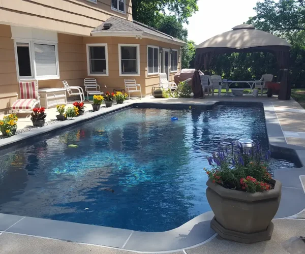 Henry Bona Pools & Spas - Morristown Backyard Pool