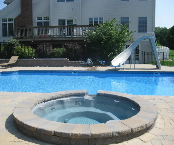 Henry Bona Pools & Spas - Outdoor Hot Tub